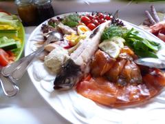 Geräucherte Forelle und Lachs gehören auch zum Herbst-Brunch