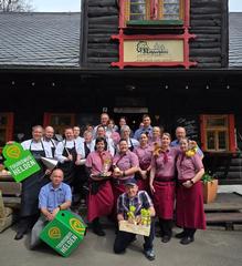 Wir freuen uns auf Verstärkung und sind stolz auf das Erreichte -Wir sind Tourismushelden und arbeiten im besten Hotel Sachsens